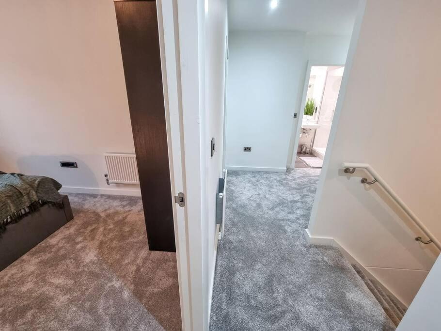 Stunning 4-Bedroom Townhouse With Free Parking Manchester Dış mekan fotoğraf