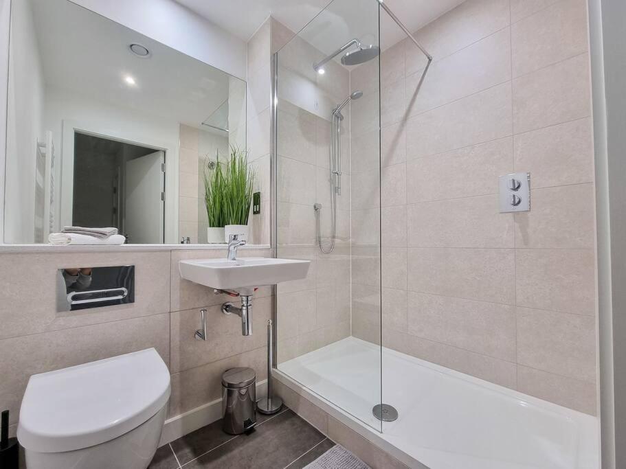 Stunning 4-Bedroom Townhouse With Free Parking Manchester Dış mekan fotoğraf