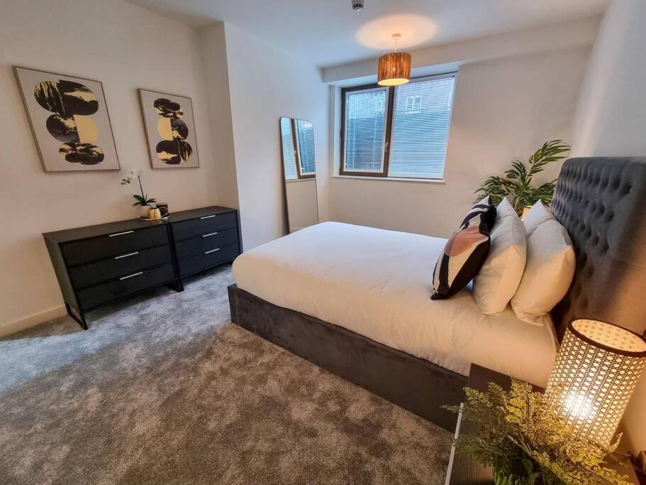 Stunning 4-Bedroom Townhouse With Free Parking Manchester Dış mekan fotoğraf