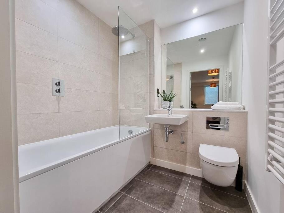 Stunning 4-Bedroom Townhouse With Free Parking Manchester Dış mekan fotoğraf