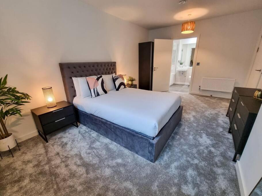 Stunning 4-Bedroom Townhouse With Free Parking Manchester Dış mekan fotoğraf