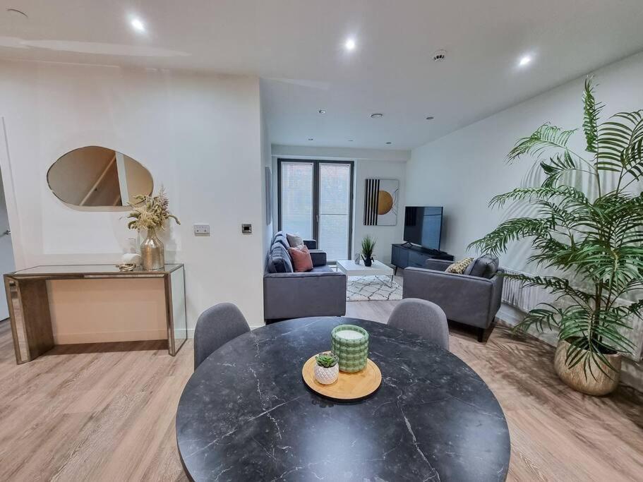 Stunning 4-Bedroom Townhouse With Free Parking Manchester Dış mekan fotoğraf