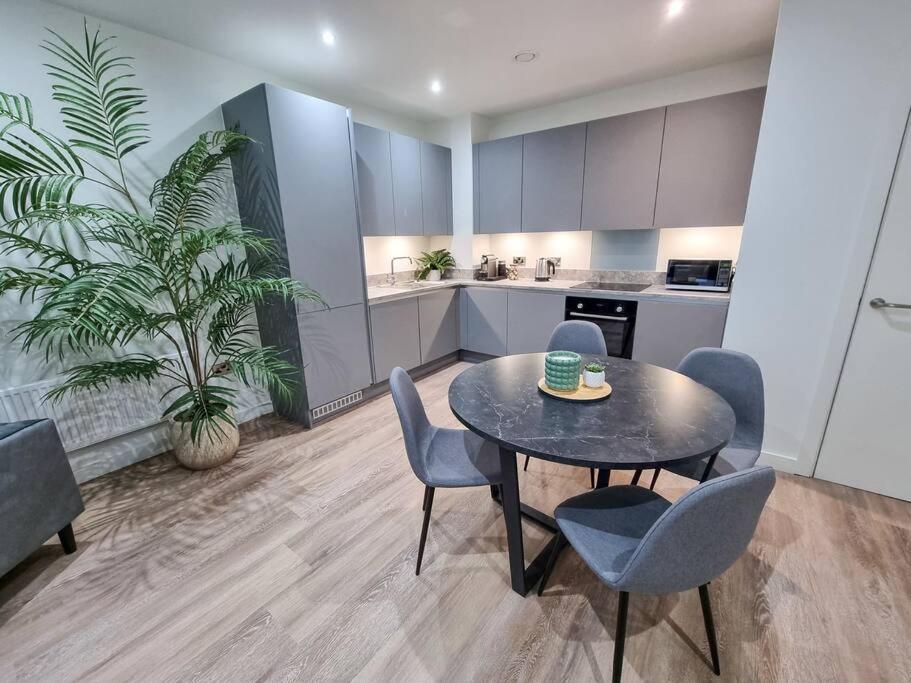 Stunning 4-Bedroom Townhouse With Free Parking Manchester Dış mekan fotoğraf